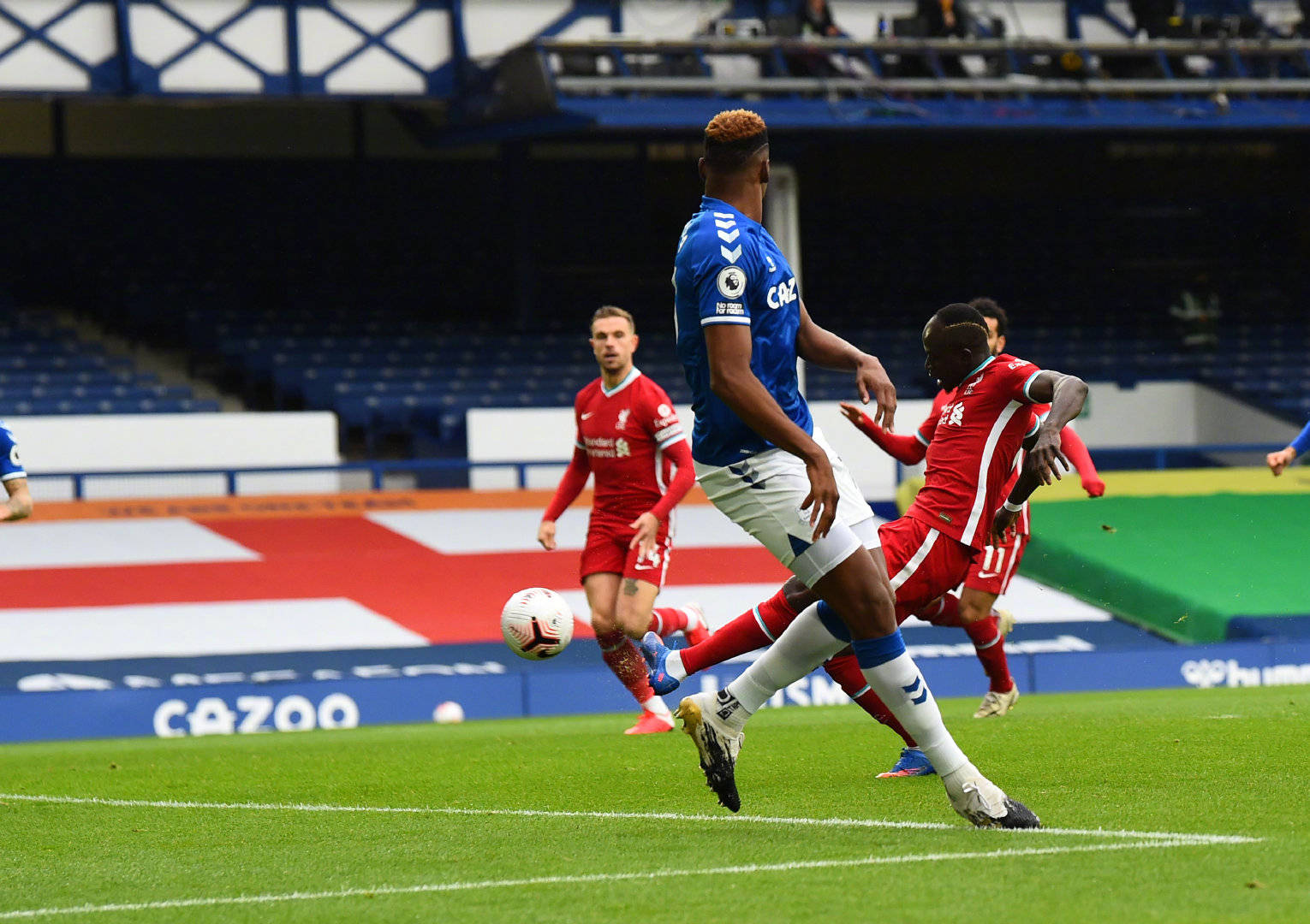 他与年轻球 他与年轻球